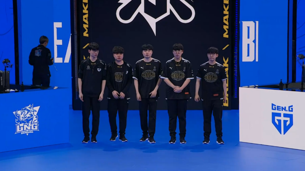 防守犯规 防守犯规